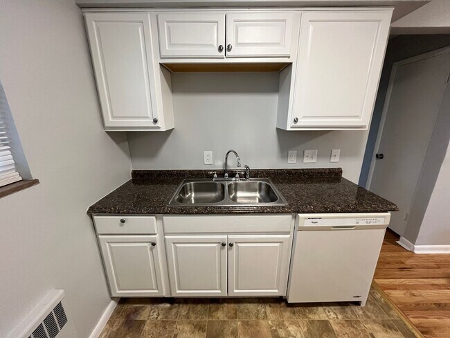 Photo - 2739 Lafeuille Ave Unidad #4