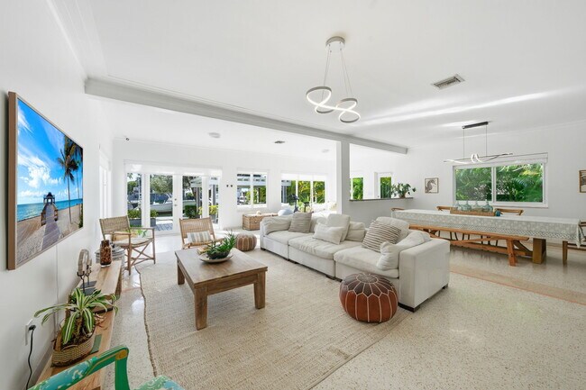 Photo - 950 S Shore Dr