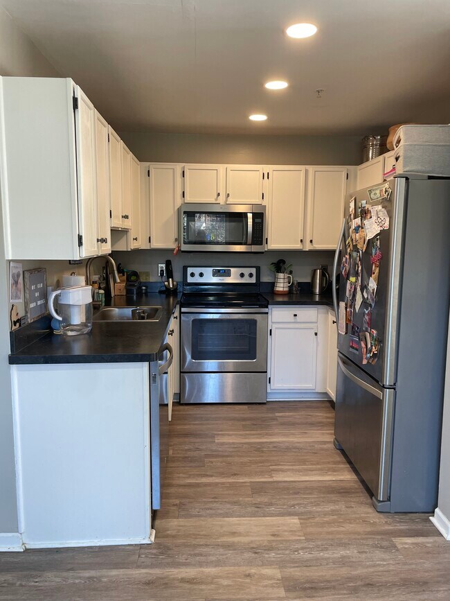 Photo - 1954 Lindsay Ln Unit Brentwood beauty