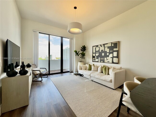 Building Photo - 2800 SW 27th Terrace Unit 0610 Rental