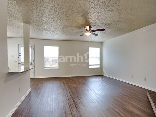 Photo - 5205 Bedfordshire Dr