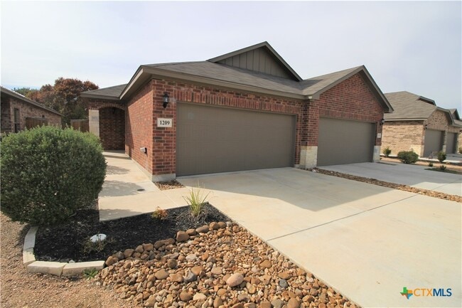 Building Photo - 1209 FM306