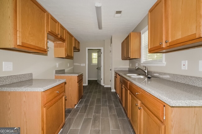 Photo - 405 Hawthorne Cir