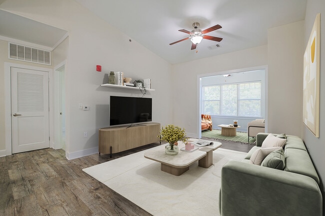 2 BR, 2 BA - 1,073SF