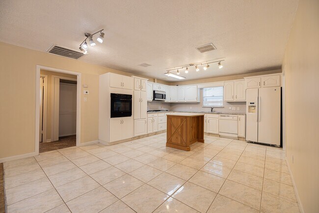 Photo - 4113 Edison St