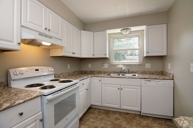 Photo - Parkridge Court Apartments - Newly Renovated - Washer & Dryer Hookups Unit PR 1095-3