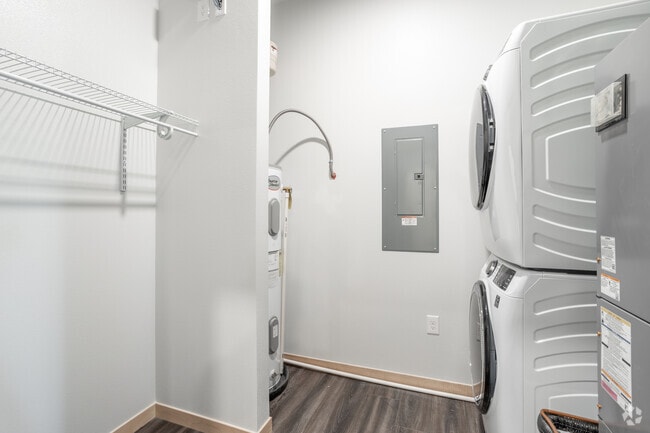 1BR, 1BA - 710SF - 2800 Flatwater Crossing Apartments