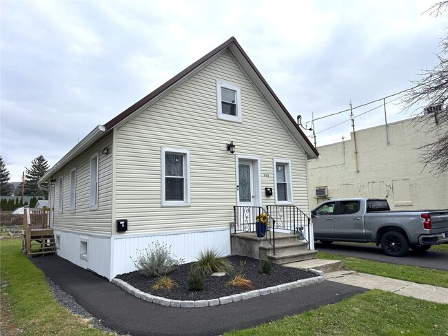 Building Photo - 112 Broad Ave