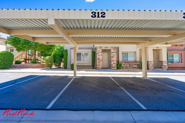 Photo - DOG-FRIENDLY 3 Bedroom Townhome with INTERNET INCLUDED!