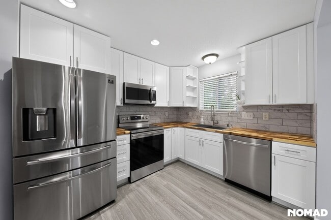 4290 Hunting Hawk Dr