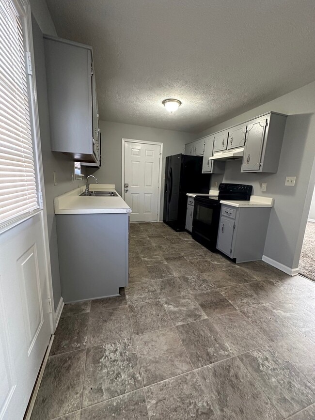 Photo - 1058 Bush Ave