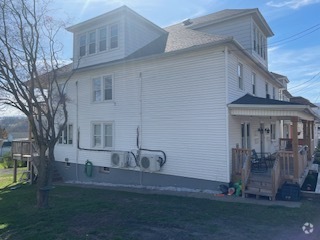 Building Photo - 213-5 Robert Street Unit 215 Roberts Upper Rental