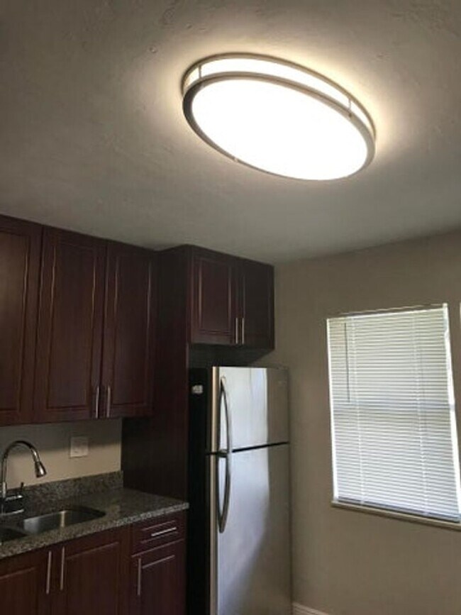 Photo - 208 Coventry St