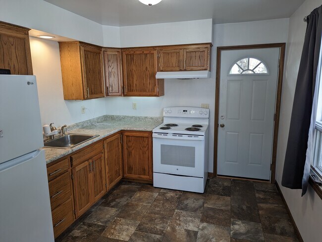 Building Photo - 283 E Oak St Unit Apt 3