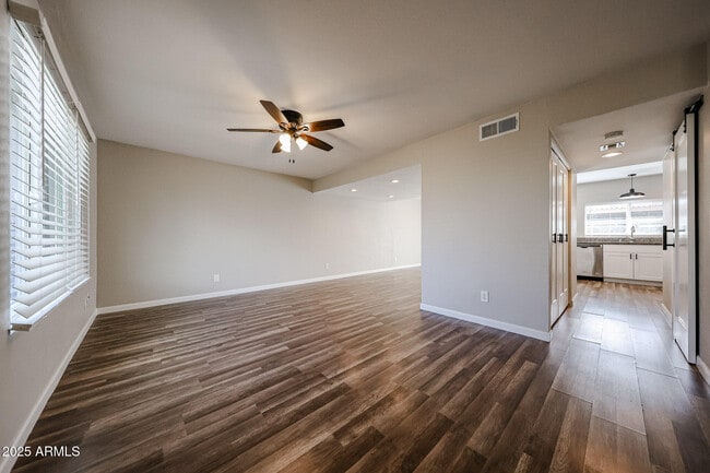 Photo - 1014 E Bendix Dr