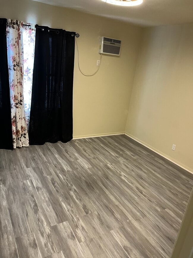 Photo - 7701 Vineland Ave