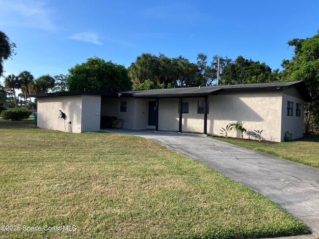 Photo - 724 Ixora Ave