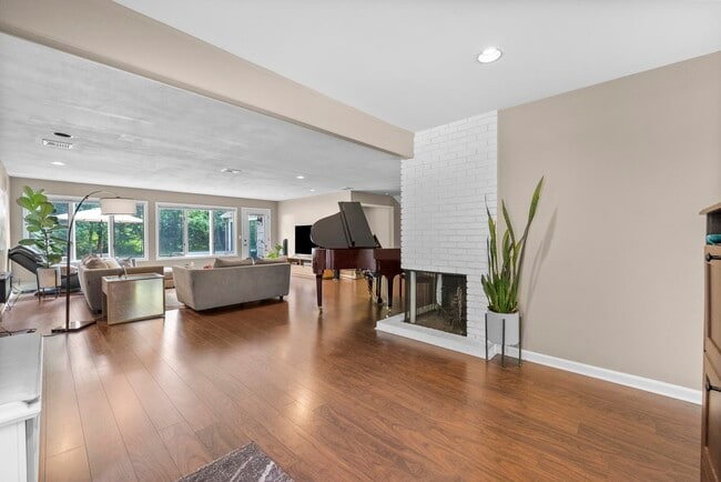 Photo - 926 Norgate Dr