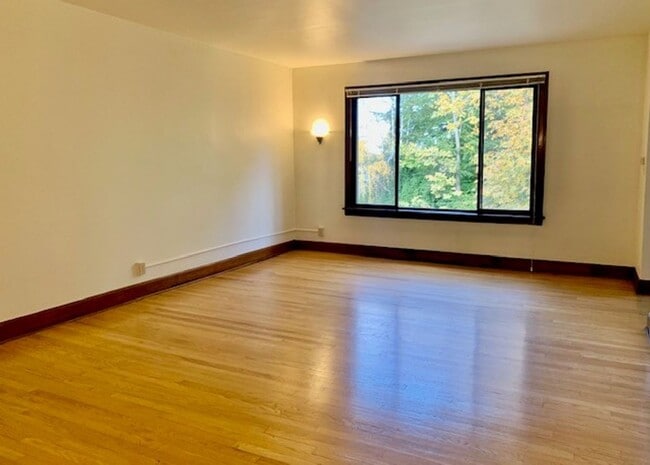 Photo - Sir Lancelot Apartments