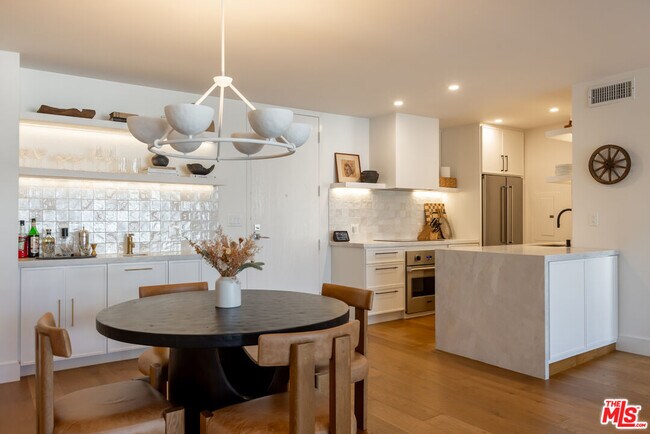 Building Photo - 1351 N Crescent Heights Blvd Unit 316