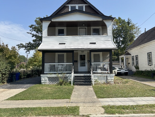 Building Photo - 2833 E 100th St Rental
