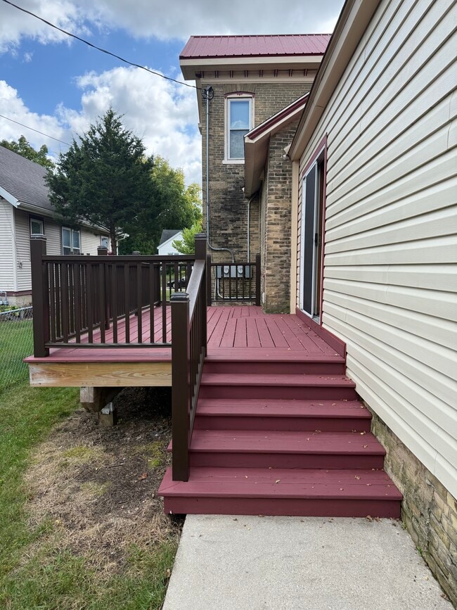 Photo - 115 E Marion St