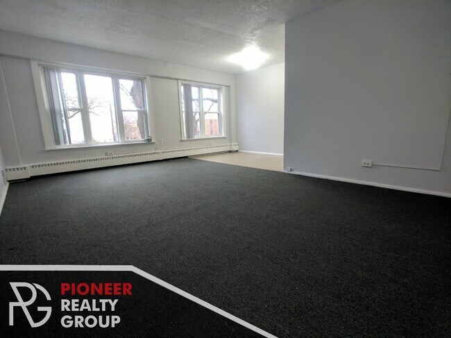 Photo - 7333 N Ridge Blvd