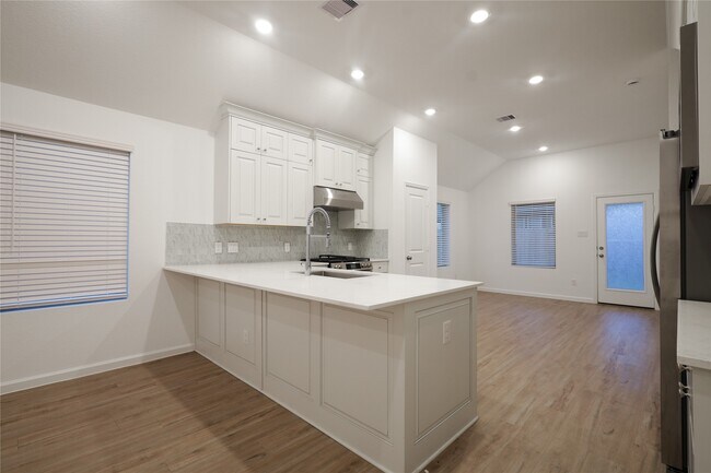 Photo - 27011 Aurora Gdn Ln