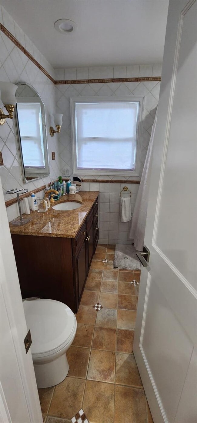 Photo - 218 Juniper Cir S