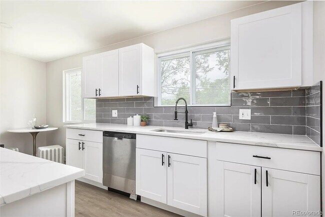 Photo - 691 S Simms St