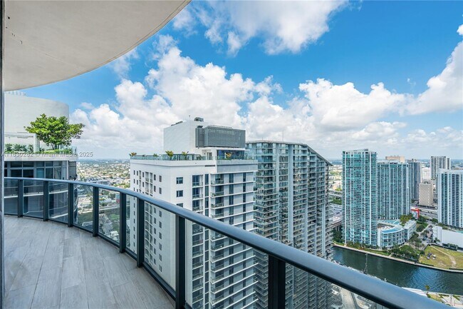 Photo - 45 SW 9th St Unidad 4708 Rental