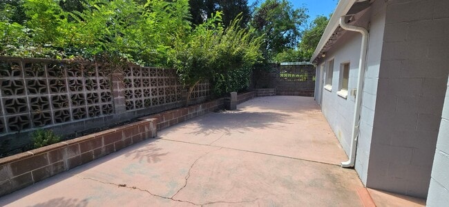 435 1/2 Zion St.