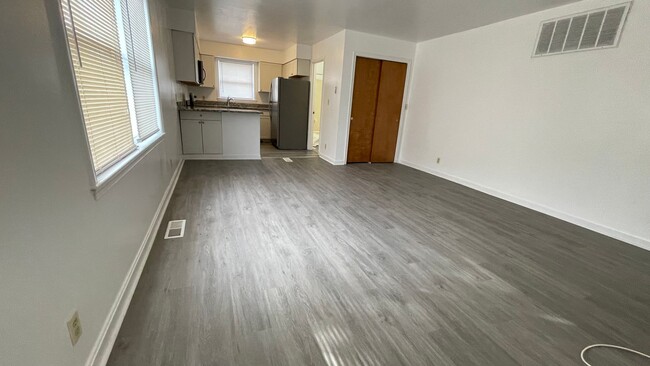Building Photo - 1 S Washington St Rental