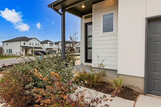 Building Photo - 1703 Kit Cir