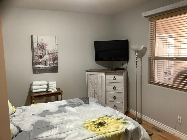 Photo - 240 Yorkton Av