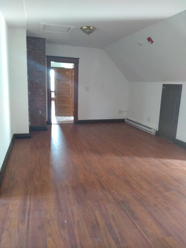 261 Maple St Apartment For Rent in New Britain, CT