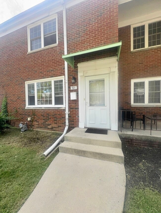 Building Photo - 921 N Prairie Ave Rental