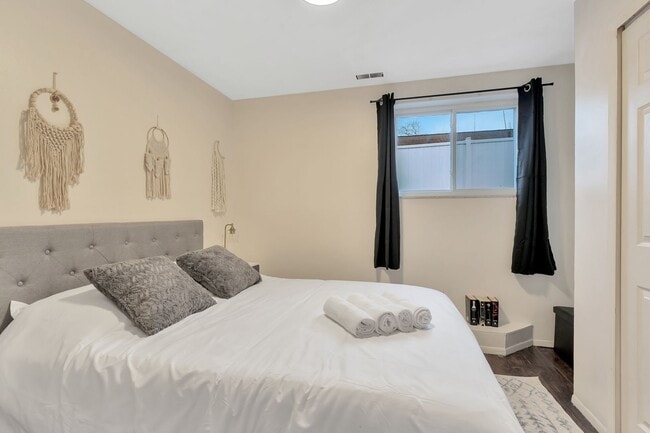Photo - MARGO MANOR-1270 Unit R