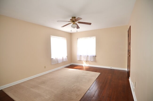 Photo - 221 Bank Ave Unit 4