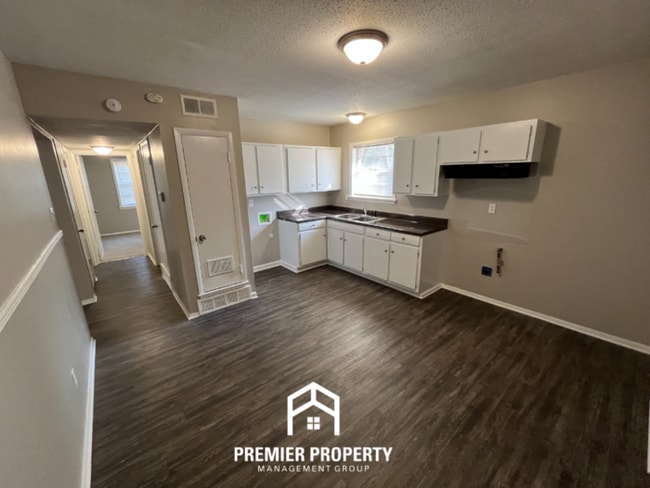 Photo - 2995 Cordell St