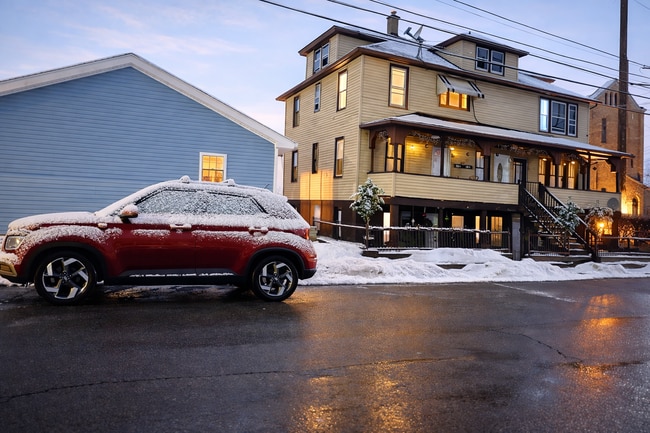 Photo - 212 Smith St