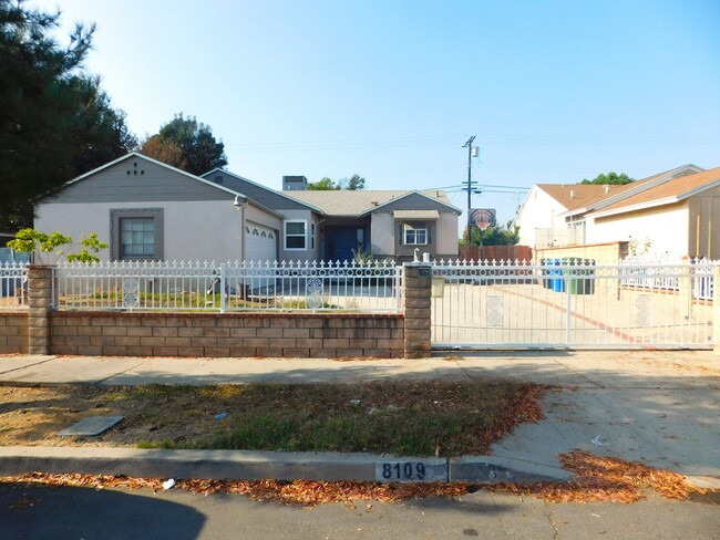 Renovated 3-Bedroom Home with Backyard Oasis - Renovated 3-Bedroom Home with Backyard Oasis