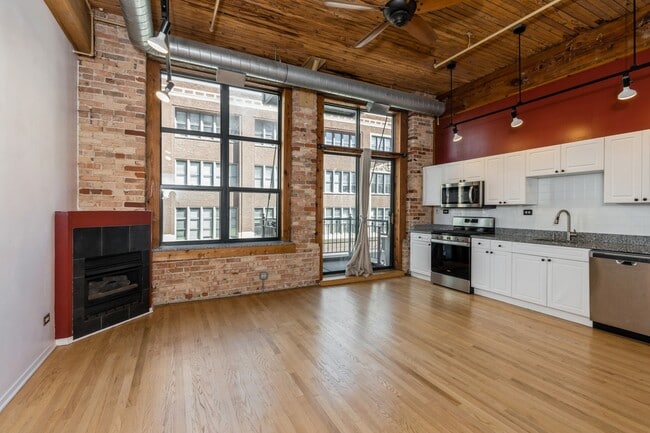 Photo - 1801 S Michigan Ave Unit 305