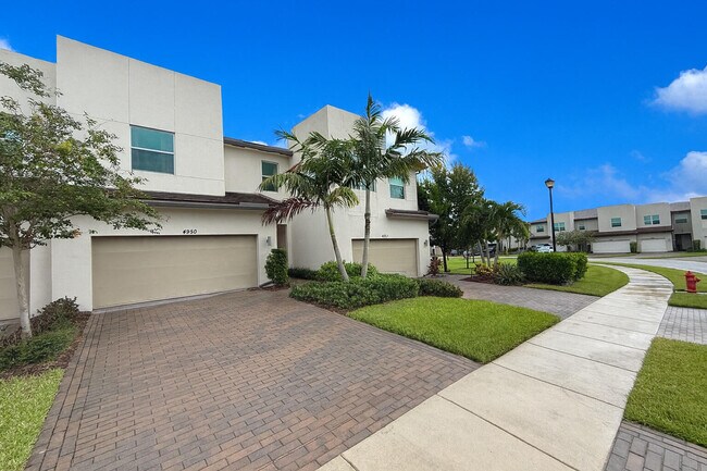 Building Photo - 4950 Navali Dr Rental