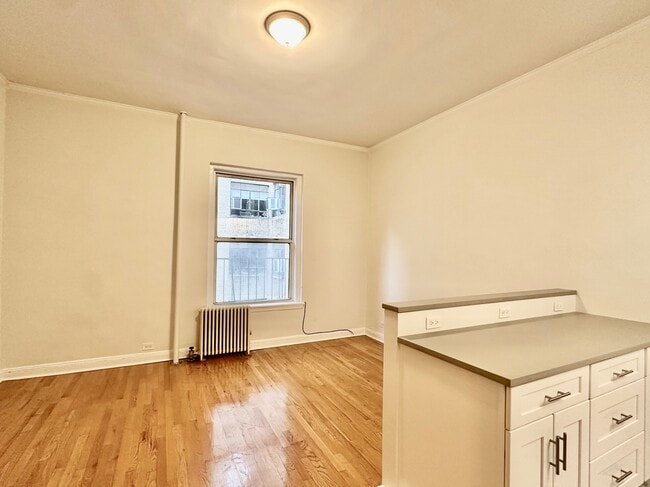 Building Photo - 328 W 83rd St Rental
