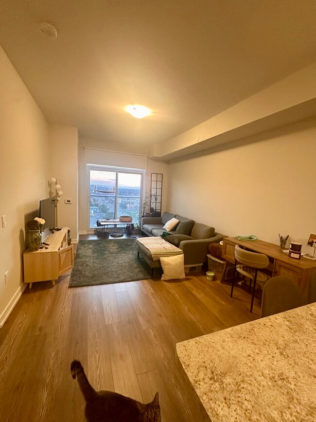Building Photo - 870 Queenston Rd Unit 1211