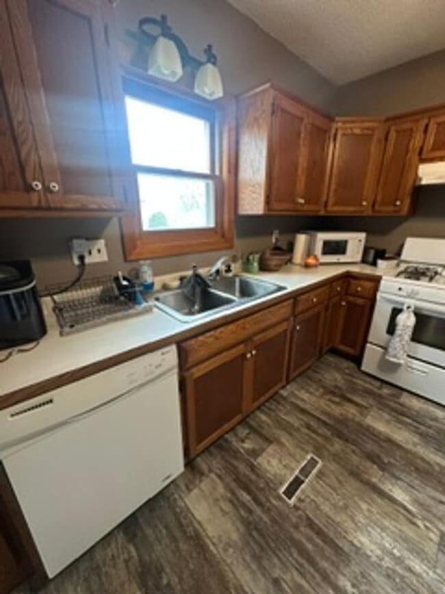 Photo - 3 Bed Single Family Home - Staples - Detached 3 car garage