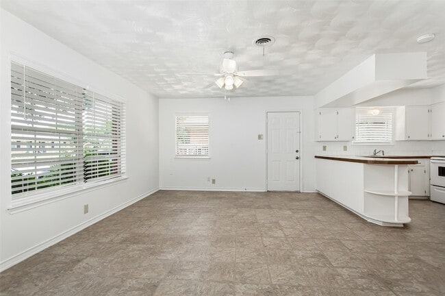 Photo - 11050 Wyatt St