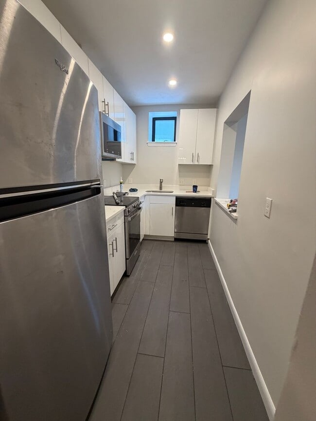 Building Photo - 2bed in Brighton now available