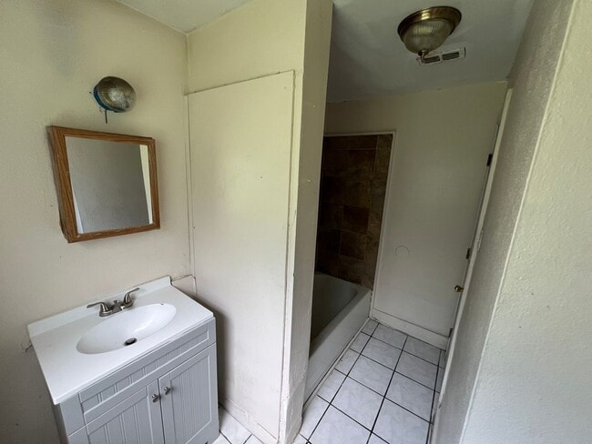 Photo - HUGE 3BR/1BA Dade City Home w/Large Bedroo...